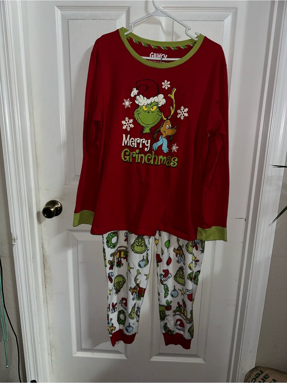 Grinch 2 Piece Pajama Set Size XL Women’s